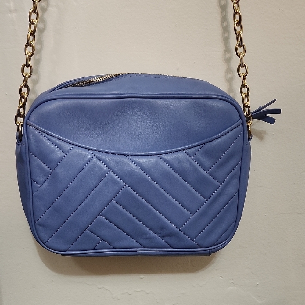 Tory Burch Quilted Crossbody Bag in Periwinkle Blue with Gold Chain - Picture 6 of 15